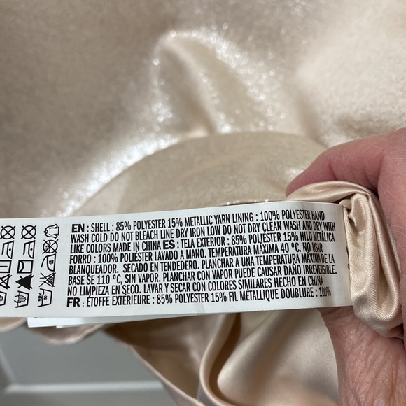 Forever 21 champagne metallic sleeveless shift dress size small - Picture 6 of 6